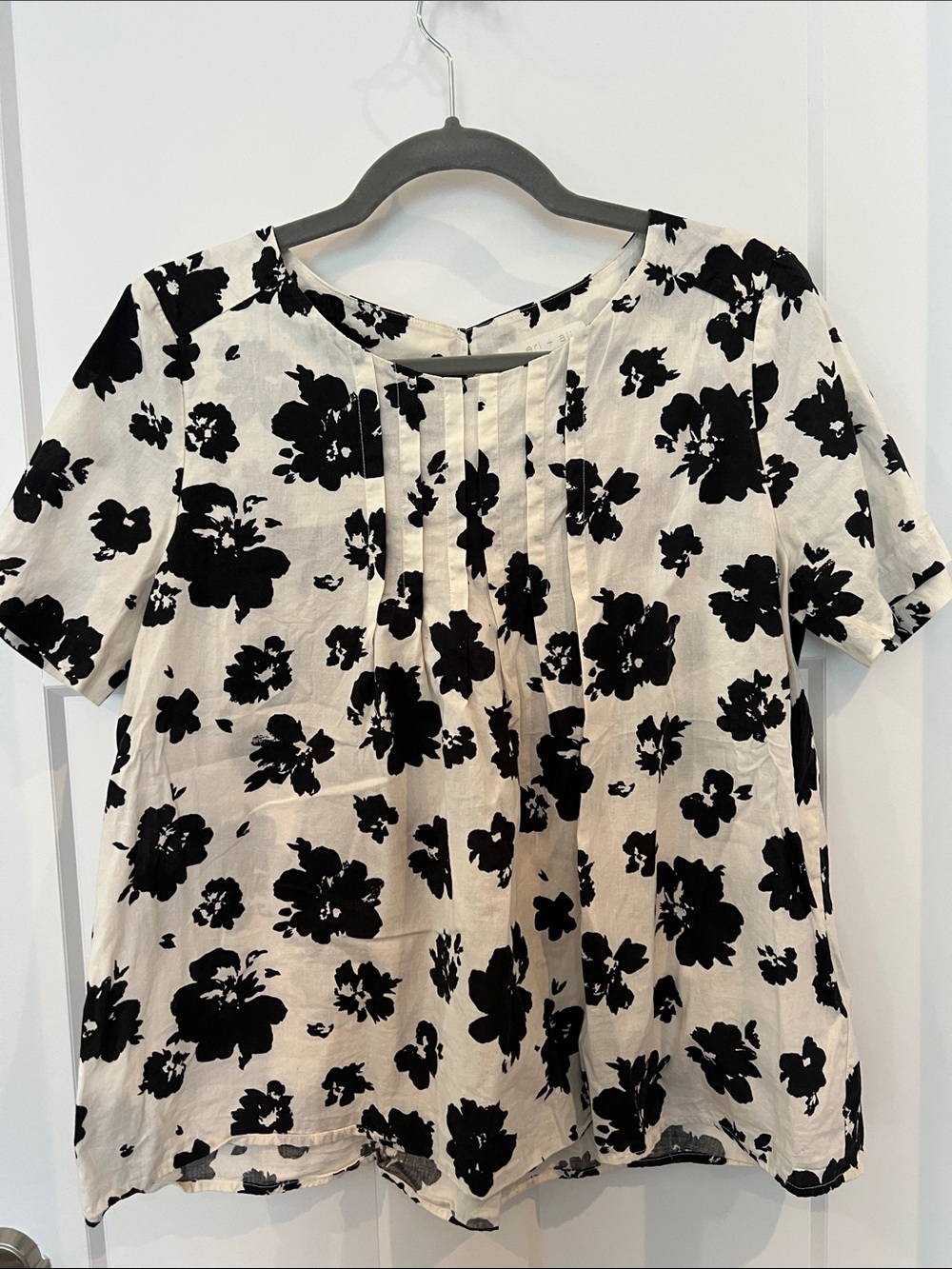 Black & White Floral Pintuck Short-Sleeve Blouse